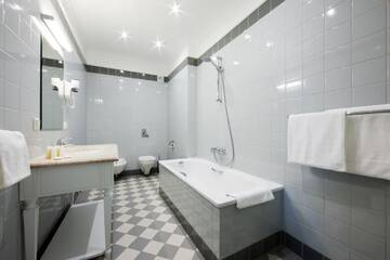 Фото номера Люкс Отель Skrunda Manor г. Скрунда 8